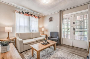 Near Shopping & Dining- Magic in Midtown- Unit B